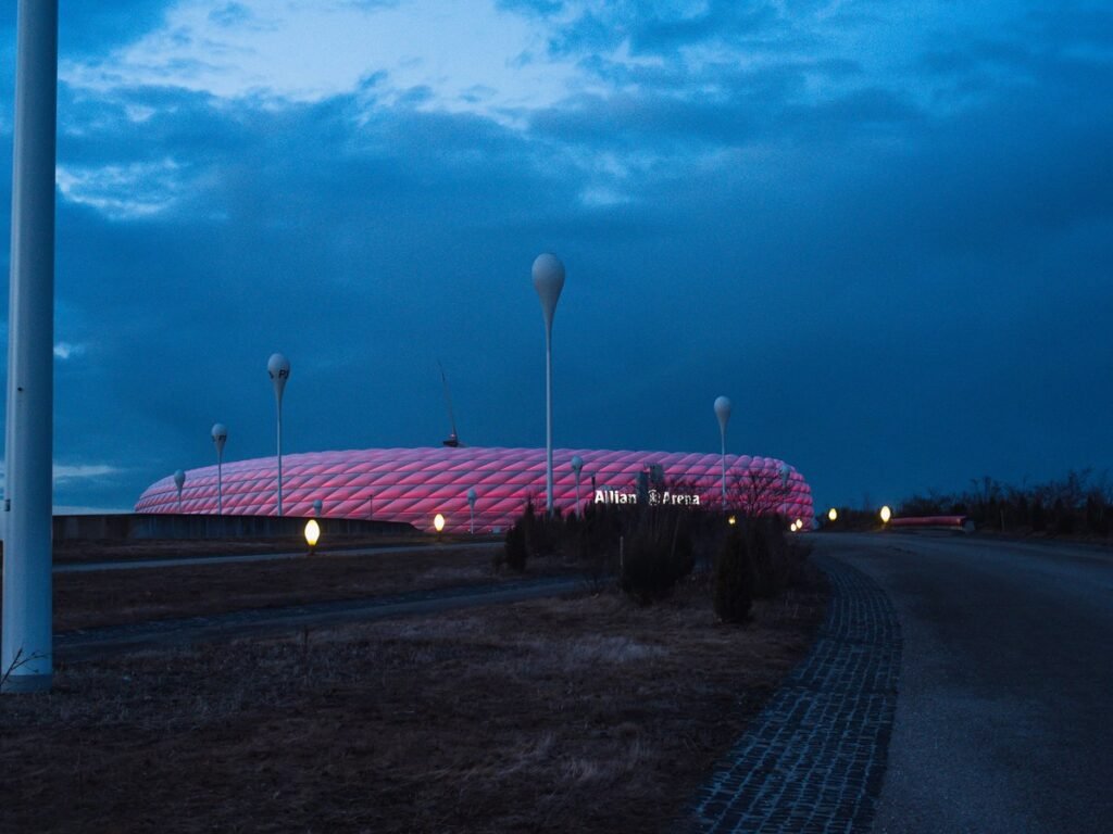 Jeanette Jeremies: Das Leben der Frau von Jens Jeremies Jeanette Jeremies – Frau von Jens Jeremies (Symbolbild: Allianz Arena, München)